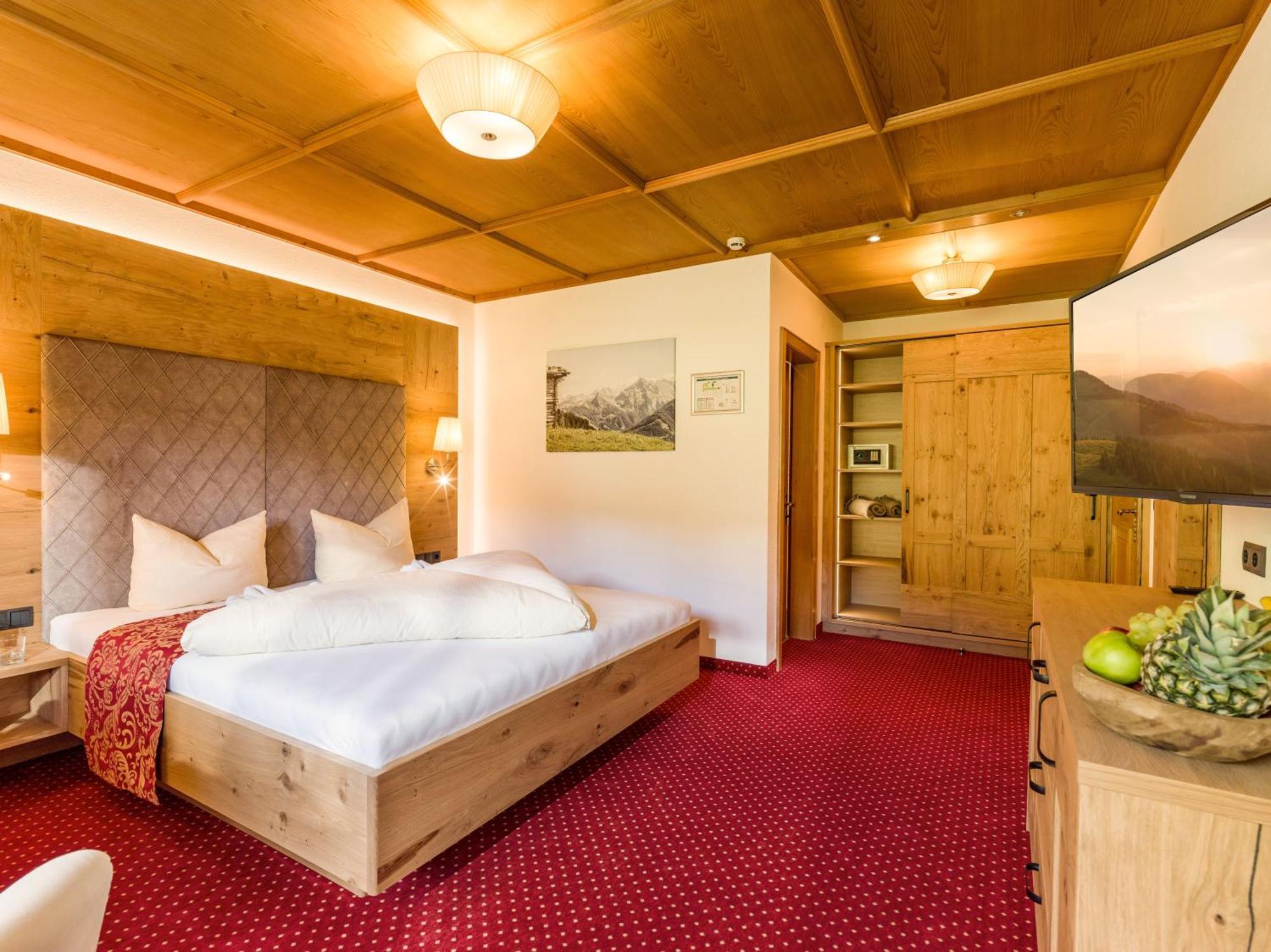 Alpenherz Hotel Garni ゲルロス エクステリア 写真