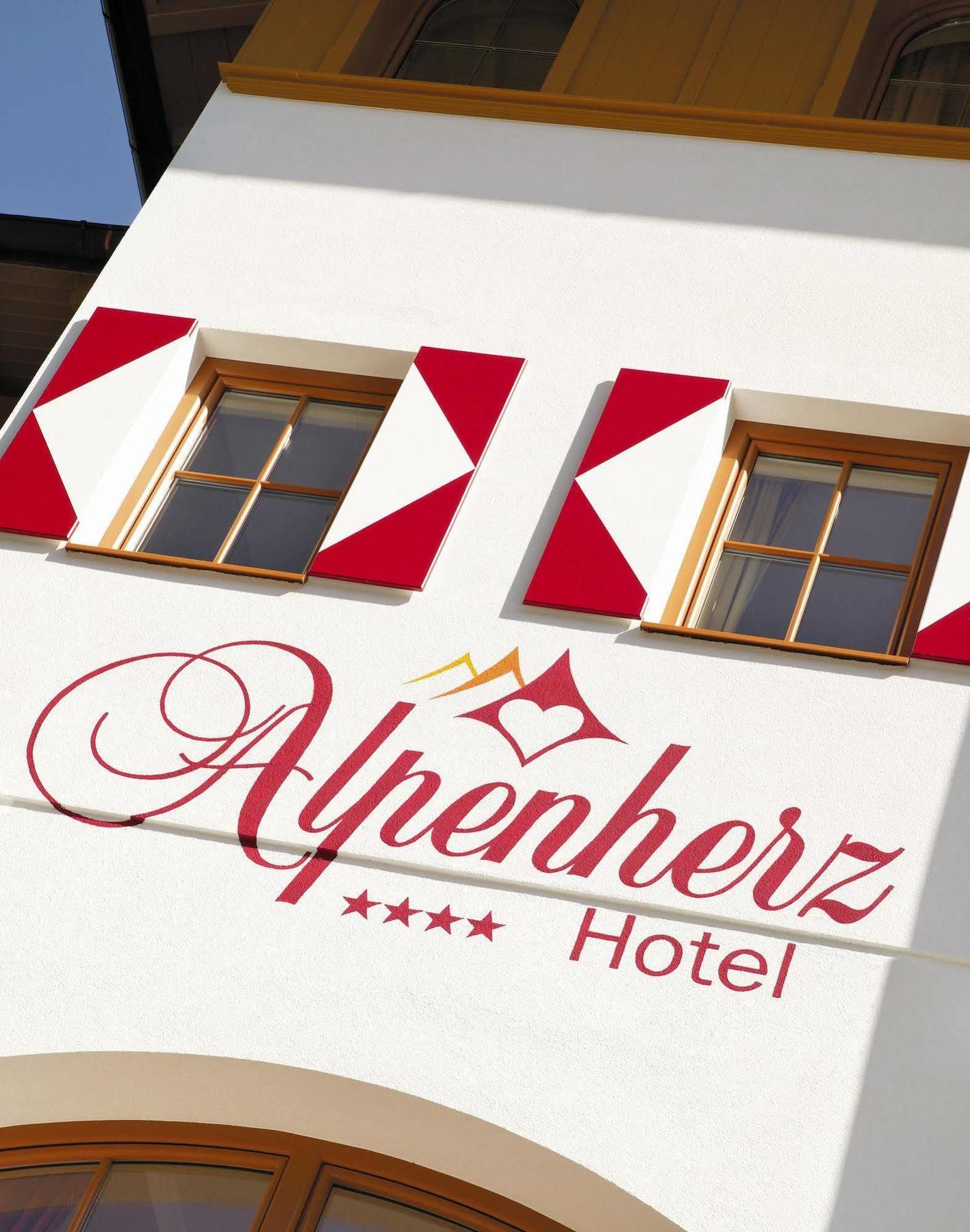 Alpenherz Hotel Garni ゲルロス エクステリア 写真